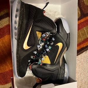 Nike LeBron 9 Watch the Throne men’s size 9